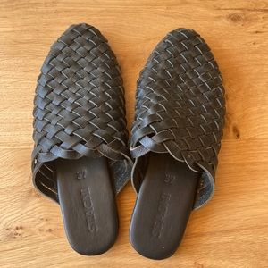 St Agni - Black Woven Leather Mules (EUR 37)
